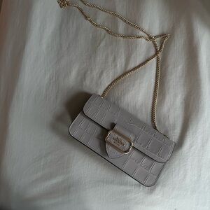 Elegant Gray Croc-Embossed Chain Bag